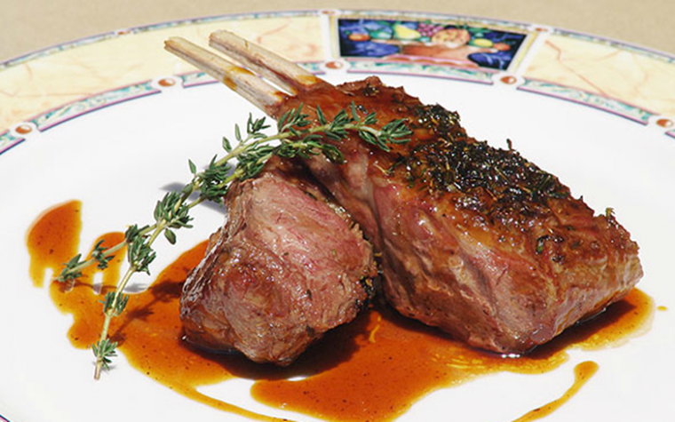 Restaurante El Bodegón Panamá - Carré de Cordero Asado, al Tomillo y Salsa de Moscatel.