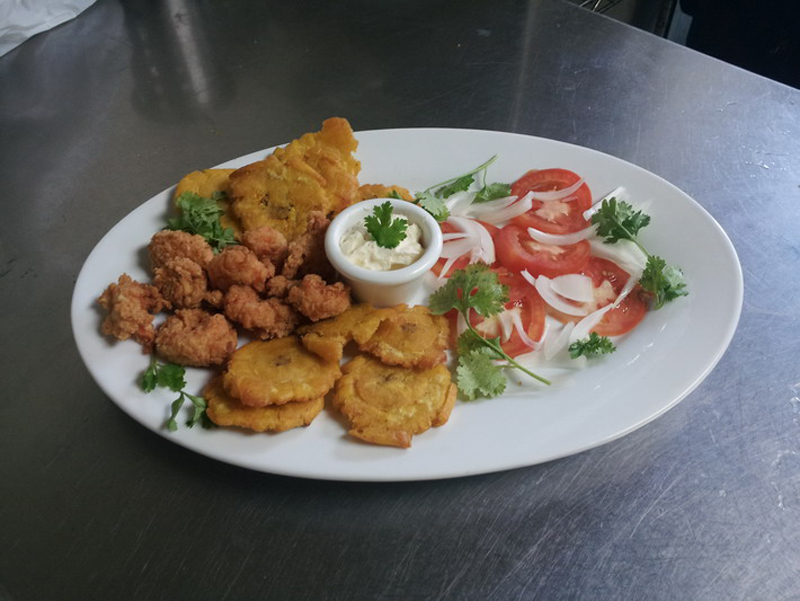 Restaurante Cabanga - Camarones apanados con patacones Restaurante Cabanga - Camarones apanados con patacones